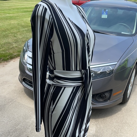 Venus  long sleeved dress size XS - Picture 4 of 5